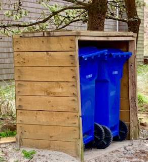 bad__trash_can_enclosure