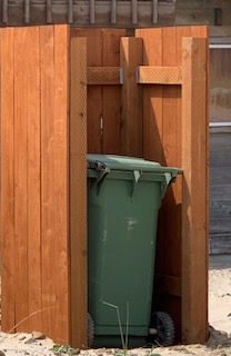 bad__trash_can_enclosure